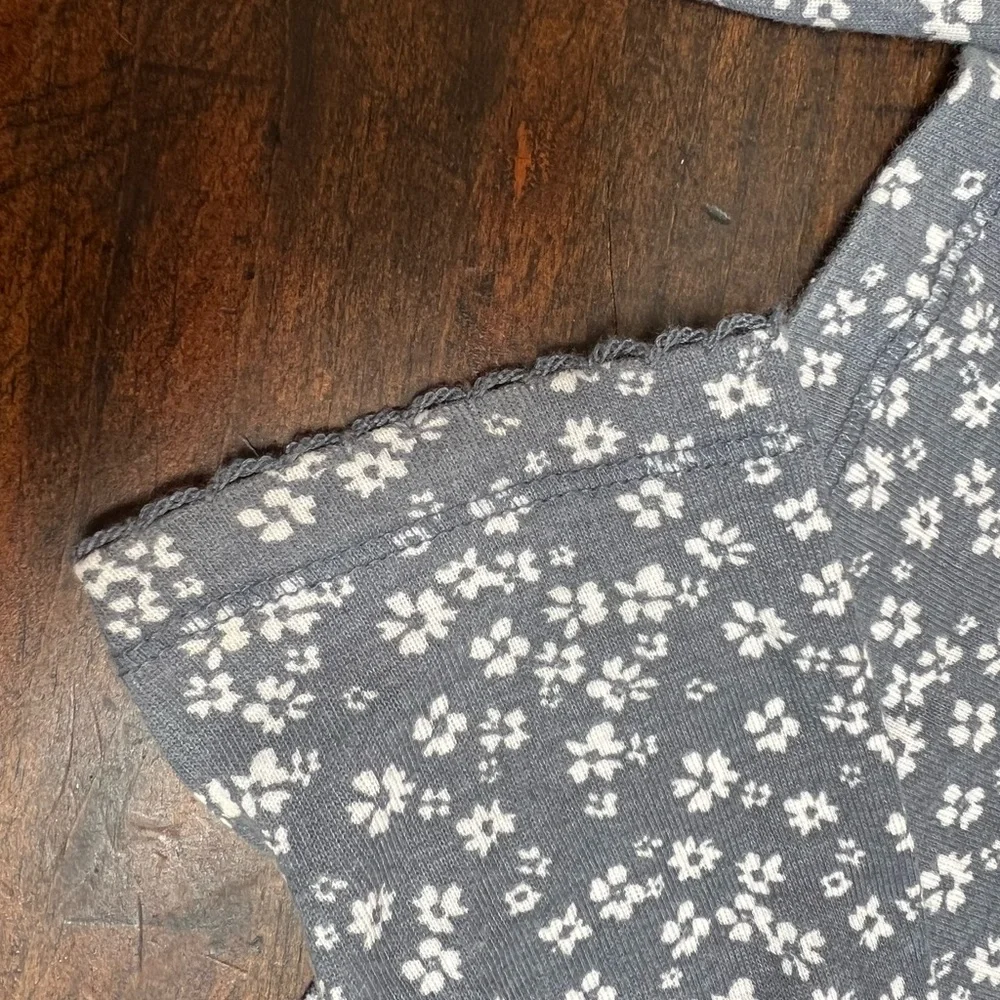 PacSun Basics long sleeve floral top size medium - dusty blue in color - Picture 3 of 5